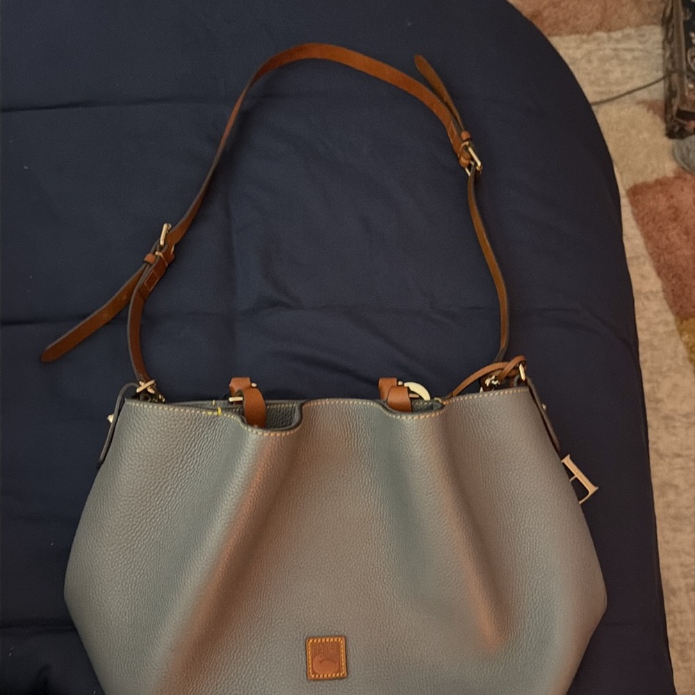 Dooney & Bourk gray bag in excellent condition - Picture 5 of 7